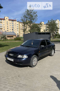 Седан Audi A4 1996 в Новояворовске