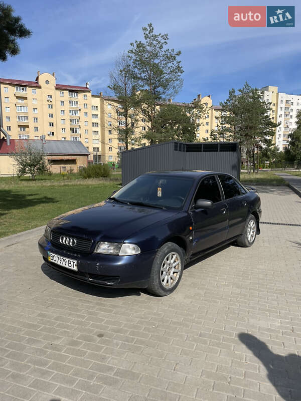 Седан Audi A4 1996 в Новояворівську