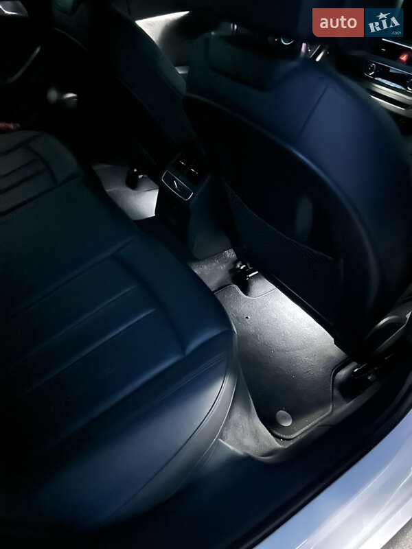 Седан Audi A4 2018 в Виннице