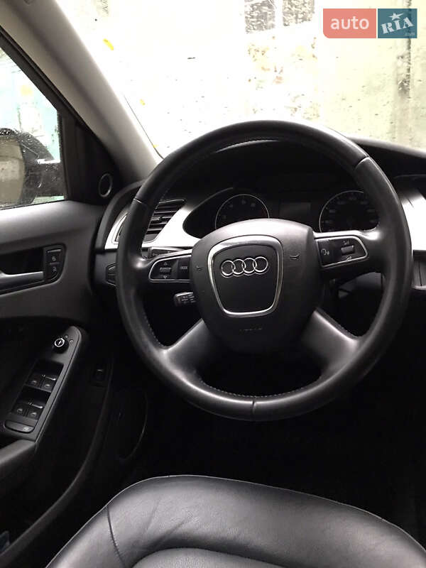 Седан Audi A4 2011 в Одессе