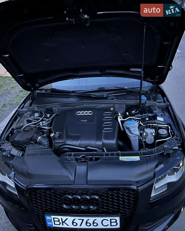 Седан Audi A4 2011 в Львові