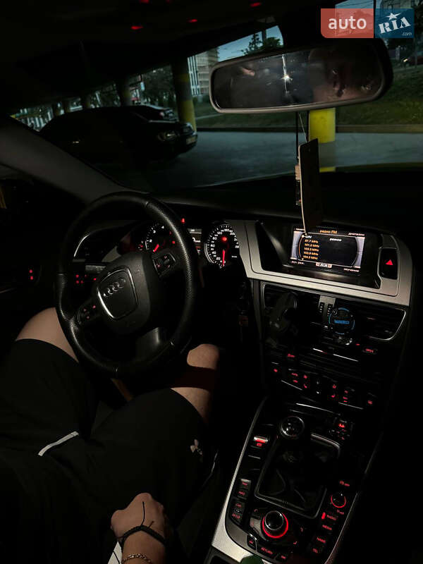 Седан Audi A4 2011 в Львові