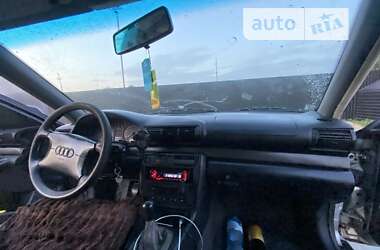 Седан Audi A4 1996 в Рава-Руській