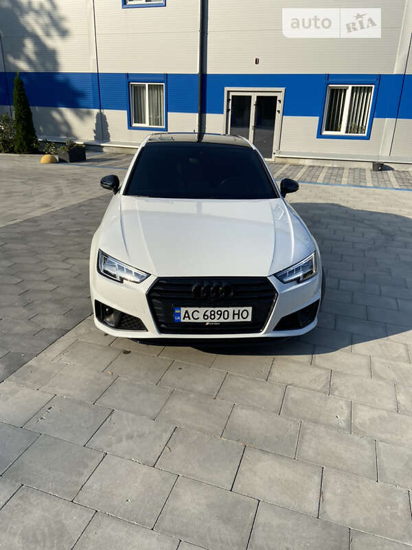 Седан Audi A4 2018 в Луцке