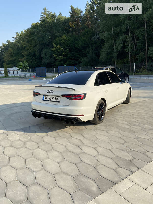 Седан Audi A4 2018 в Луцке