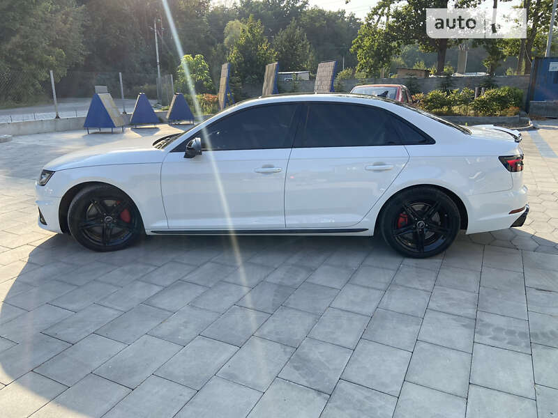 Седан Audi A4 2018 в Луцке