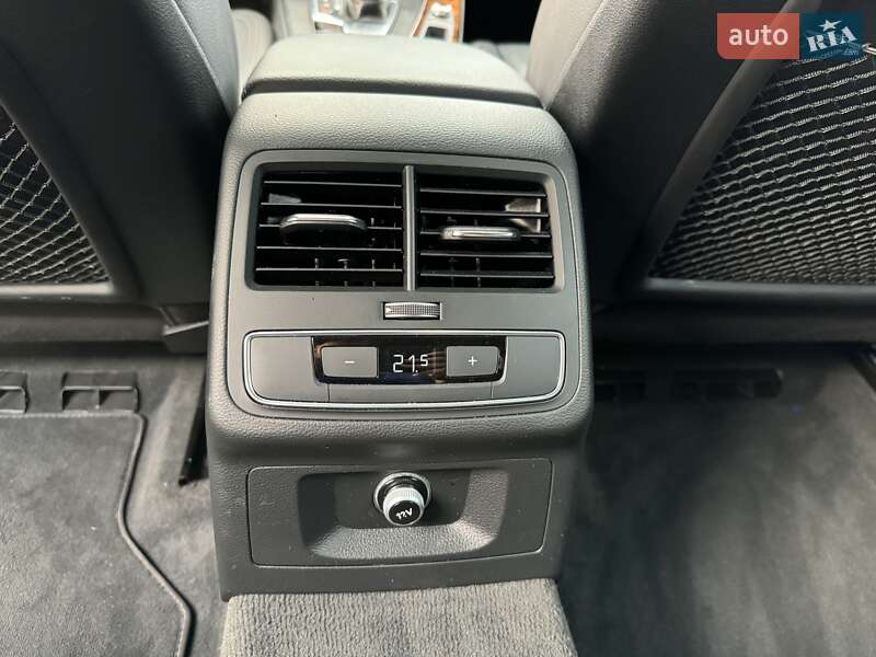 Седан Audi A4 2018 в Львове