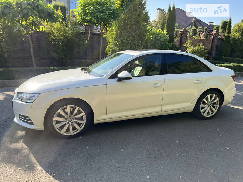 Седан Audi A4 2016 в Ровно