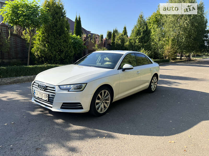 Седан Audi A4 2016 в Ровно