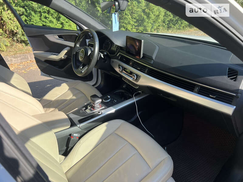 Седан Audi A4 2016 в Ровно