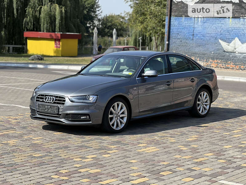 Седан Audi A4 2014 в Луцьку