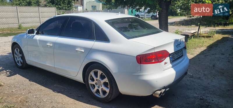 Седан Audi A4 2010 в Днепре