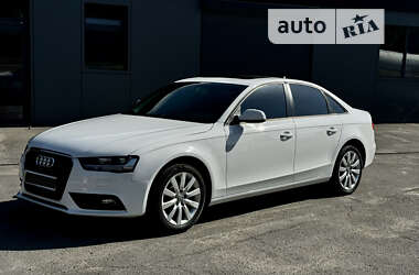 Седан Audi A4 2014 в Днепре