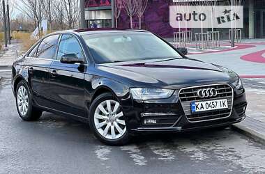 Седан Audi A4 2012 в Львове