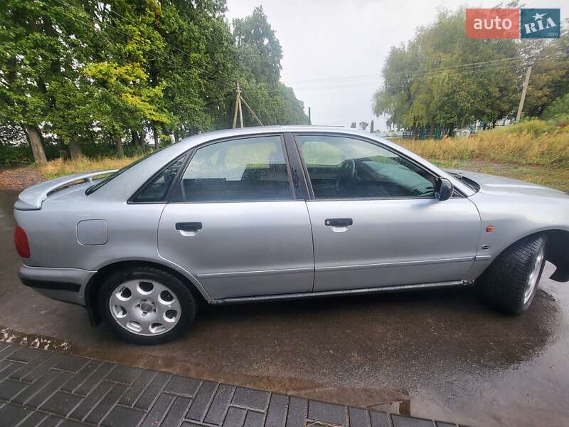 Седан Audi A4 1999 в Рівному