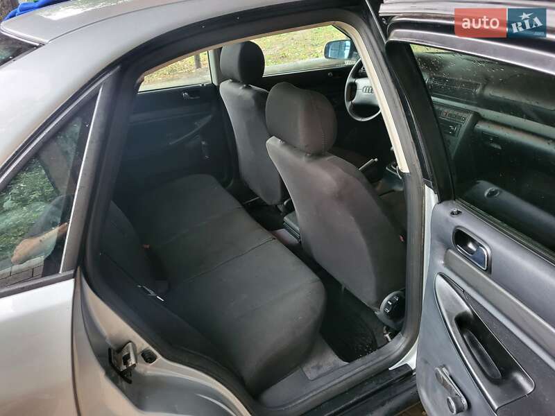 Седан Audi A4 1999 в Рівному