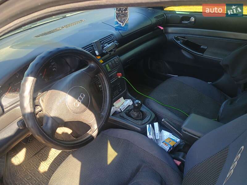 Седан Audi A4 1996 в Краснокутске