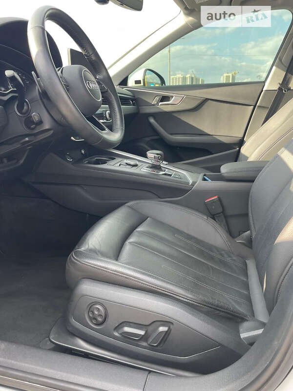 Седан Audi A4 2019 в Киеве
