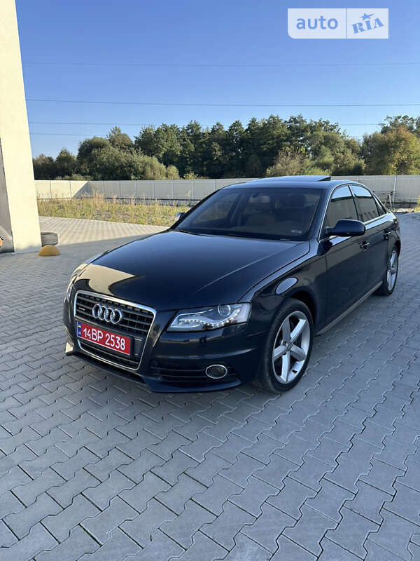 Седан Audi A4 2012 в Пустомитах