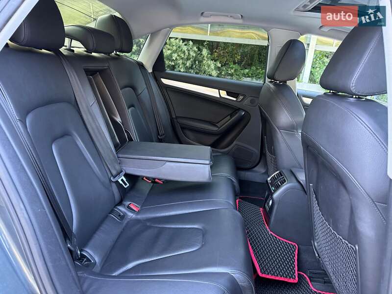 Седан Audi A4 2012 в Киеве