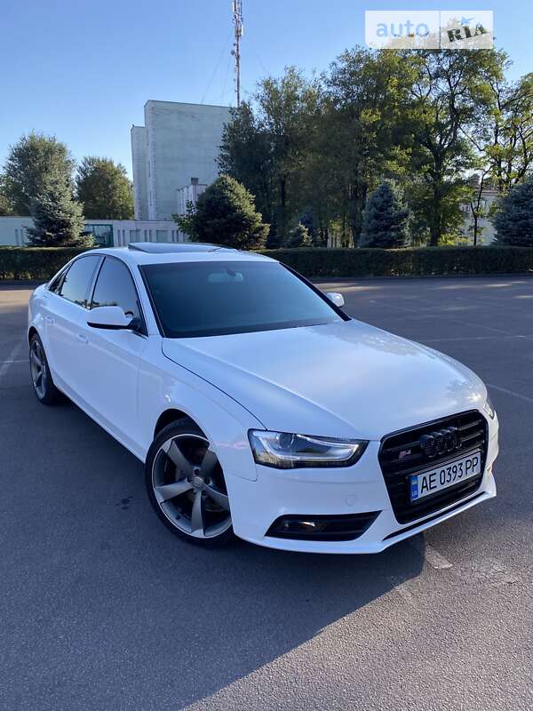 Седан Audi A4 2013 в Кам'янському