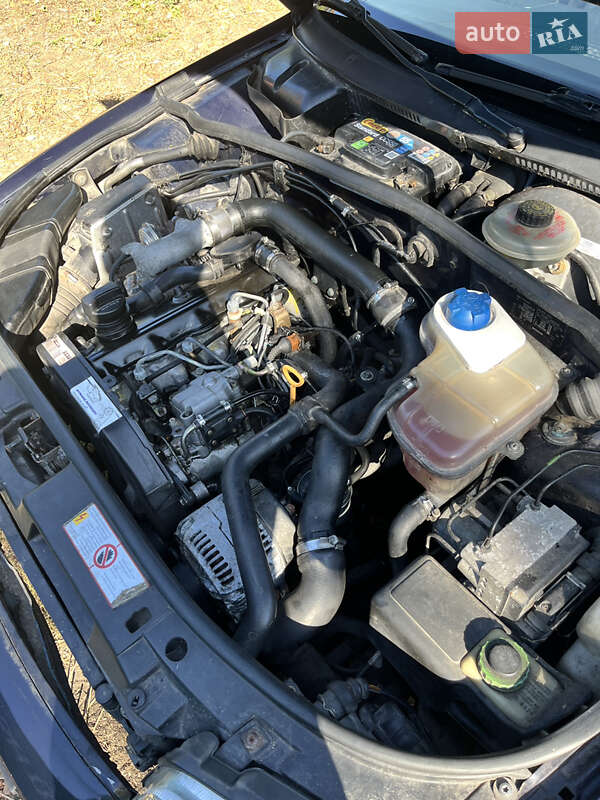 Седан Audi A4 1996 в Каменском