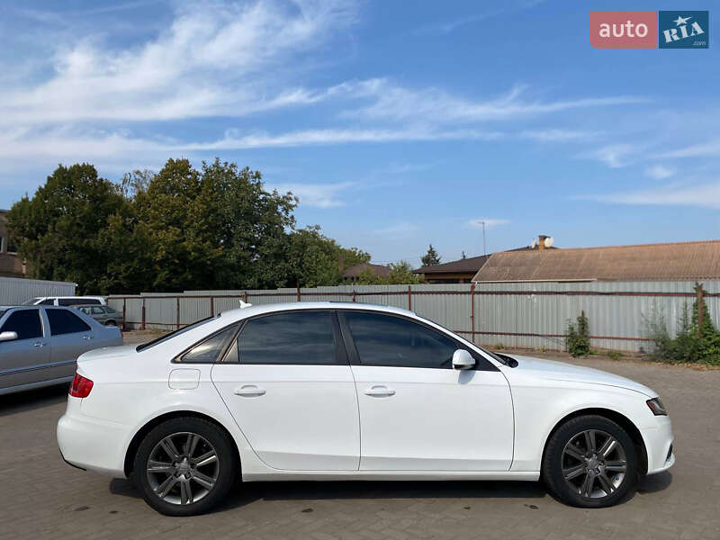 Седан Audi A4 2011 в Кривом Роге