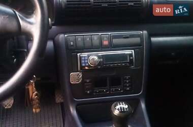 Седан Audi A4 1997 в 