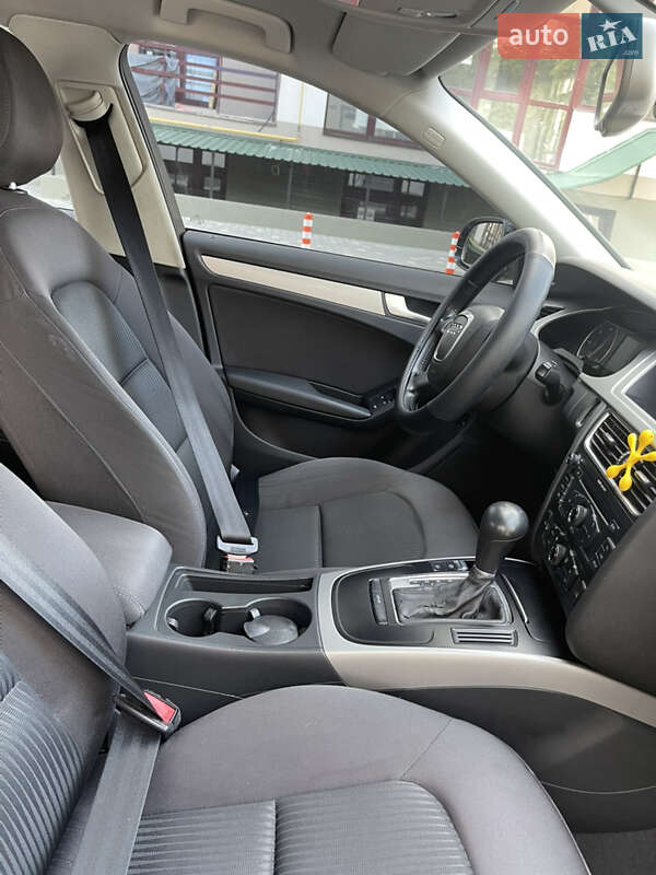 Седан Audi A4 2010 в Одесі