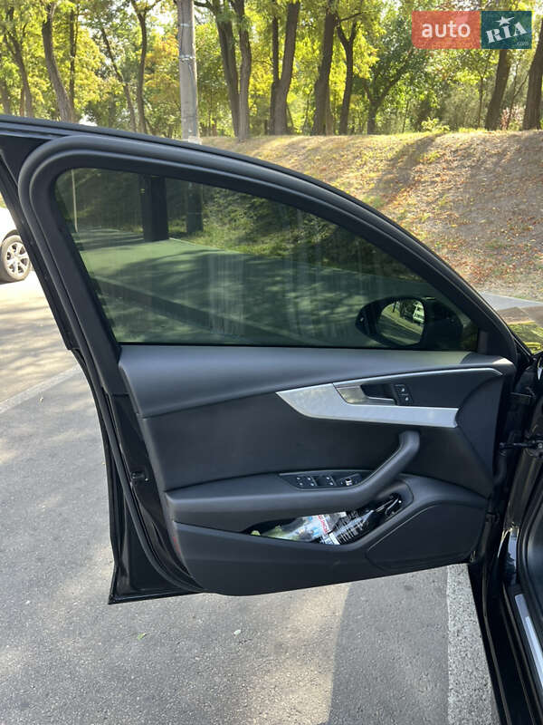 Седан Audi A4 2020 в Днепре