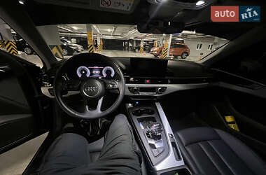 Седан Audi A4 2020 в 