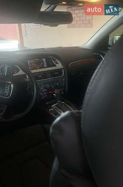Седан Audi A4 2010 в Макарове
