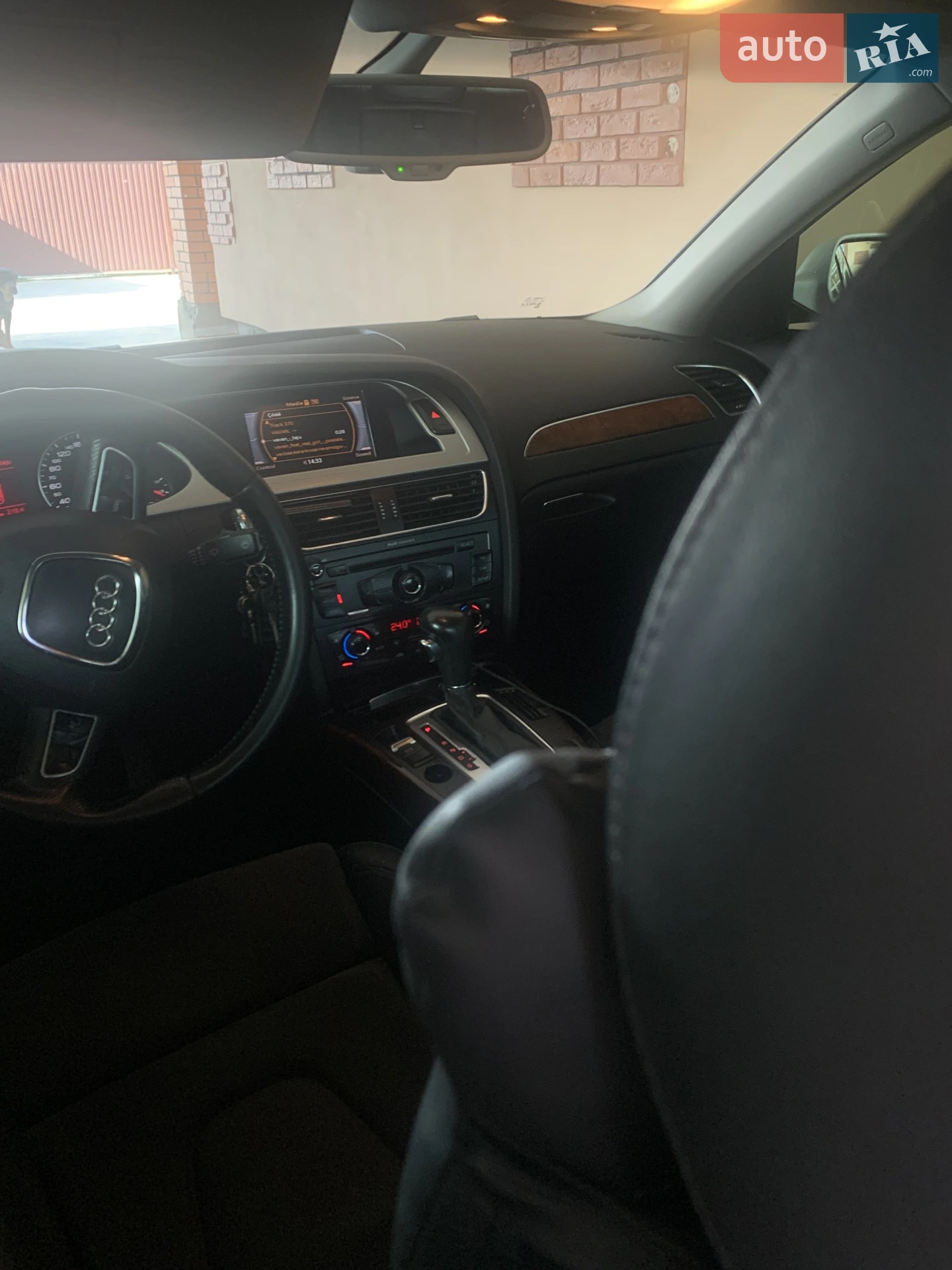 2010 Audi A4 - мініатюра 3