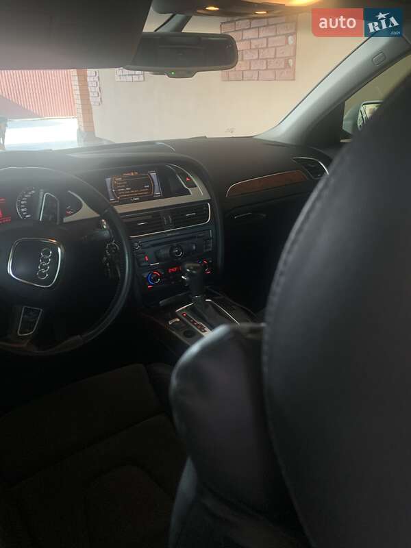 Седан Audi A4 2010 в Макарові