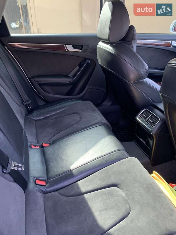 Седан Audi A4 2010 в Макарові