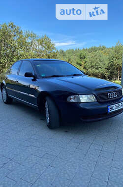 Седан Audi A4 1997 в Новояворовске