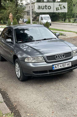 Седан Audi A4 1994 в Косові