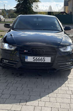 Седан Audi A4 2013 в Львове