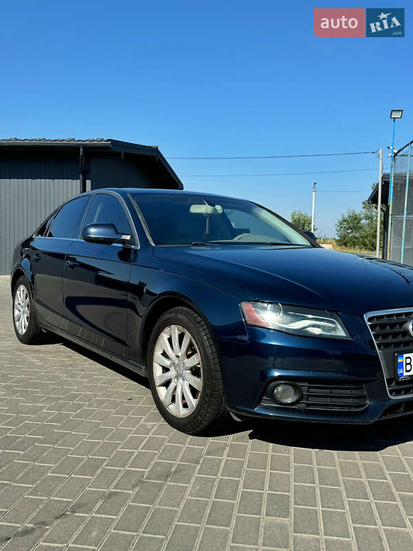 Седан Audi A4 2010 в Львове