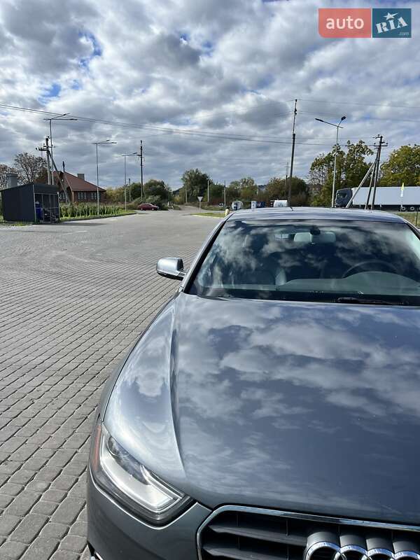 Седан Audi A4 2012 в Львове