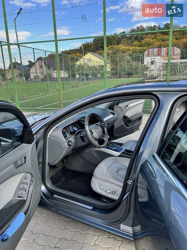 Седан Audi A4 2012 в Львове