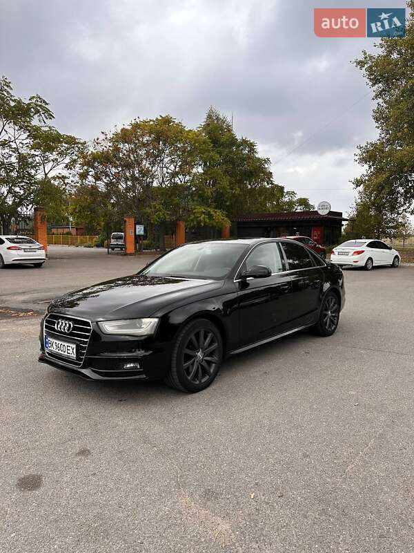Седан Audi A4 2013 в 