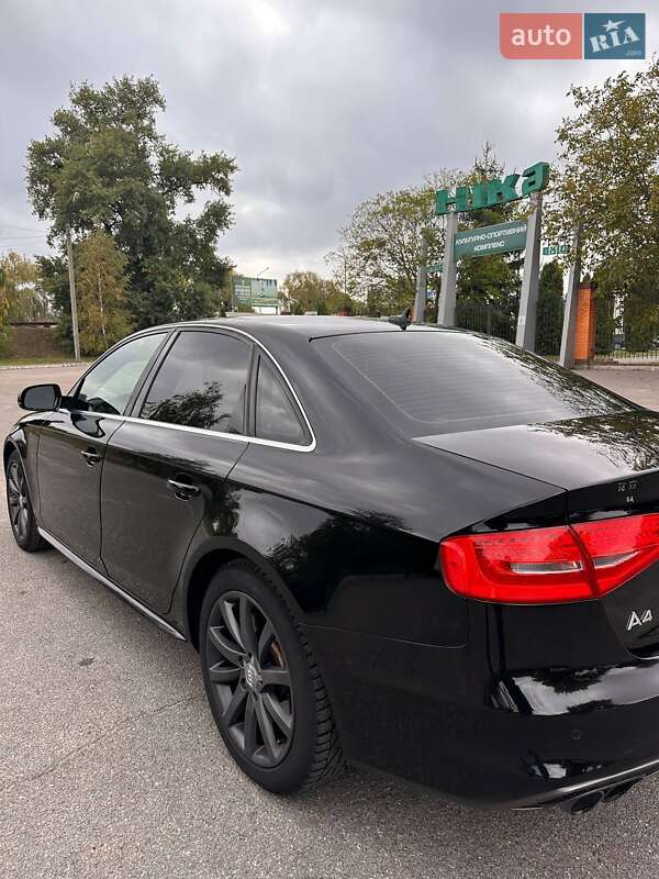 Седан Audi A4 2013 в Александрие