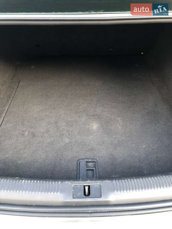 Седан Audi A4 2010 в Вышгороде