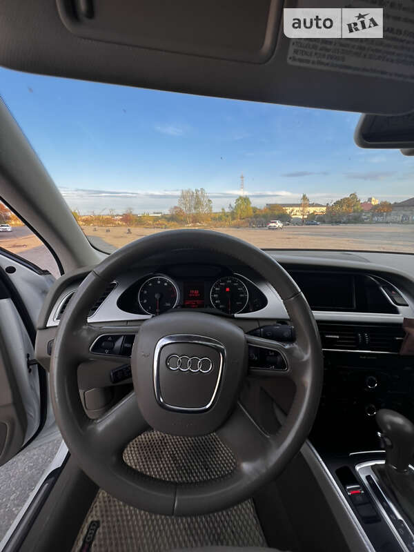 Седан Audi A4 2012 в Ровно