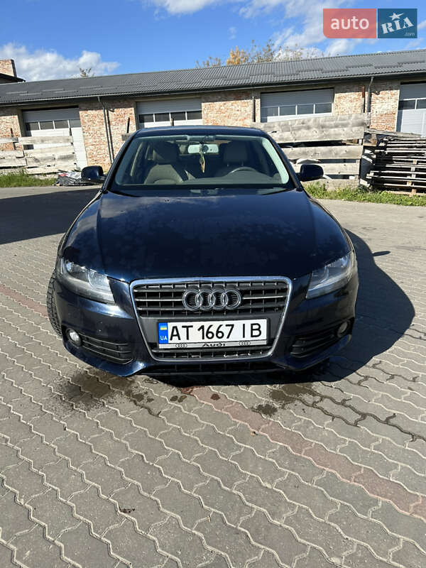 Седан Audi A4 2011 в Калуші