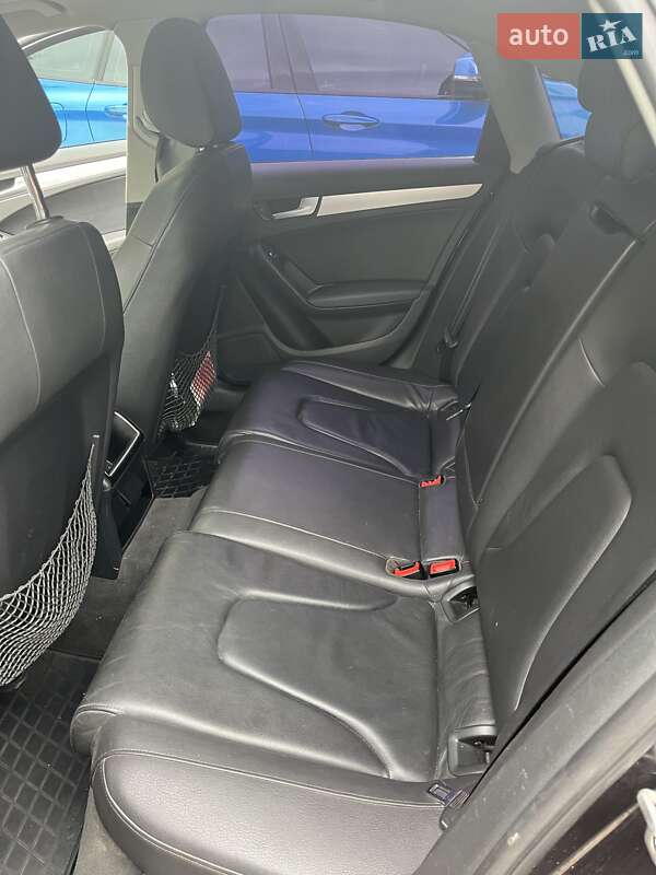 Седан Audi A4 2013 в Львове