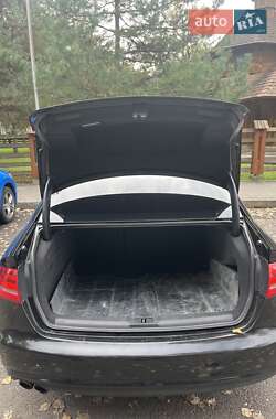 Седан Audi A4 2013 в Львове