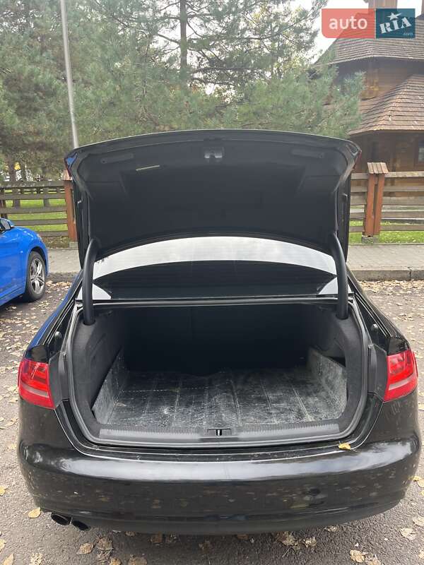 Седан Audi A4 2013 в Львове