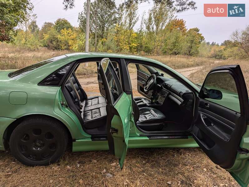 Седан Audi A4 1997 в Миргороде